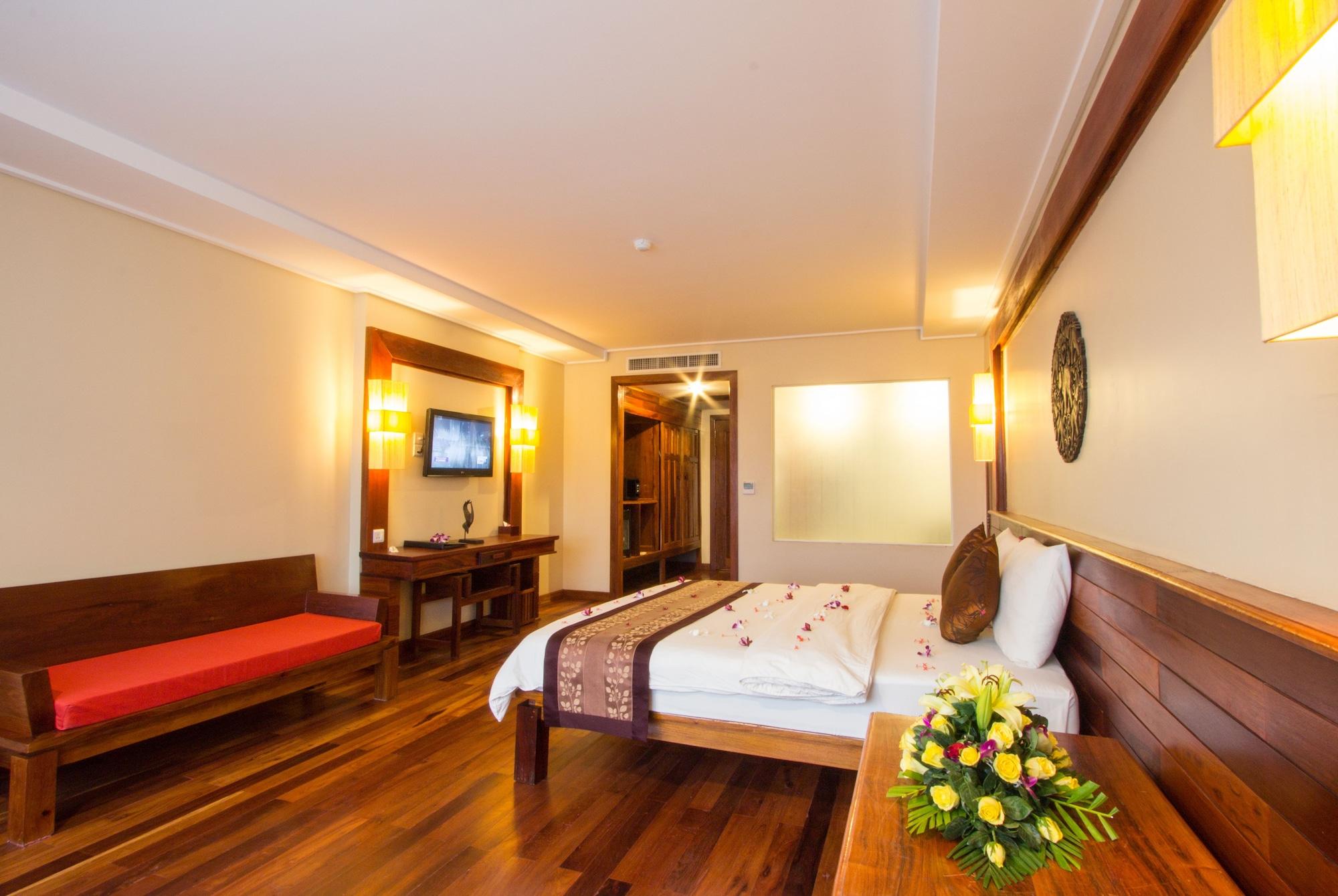 Royal Empire Premium Hotel Ciudad de Siem Riep Exterior foto