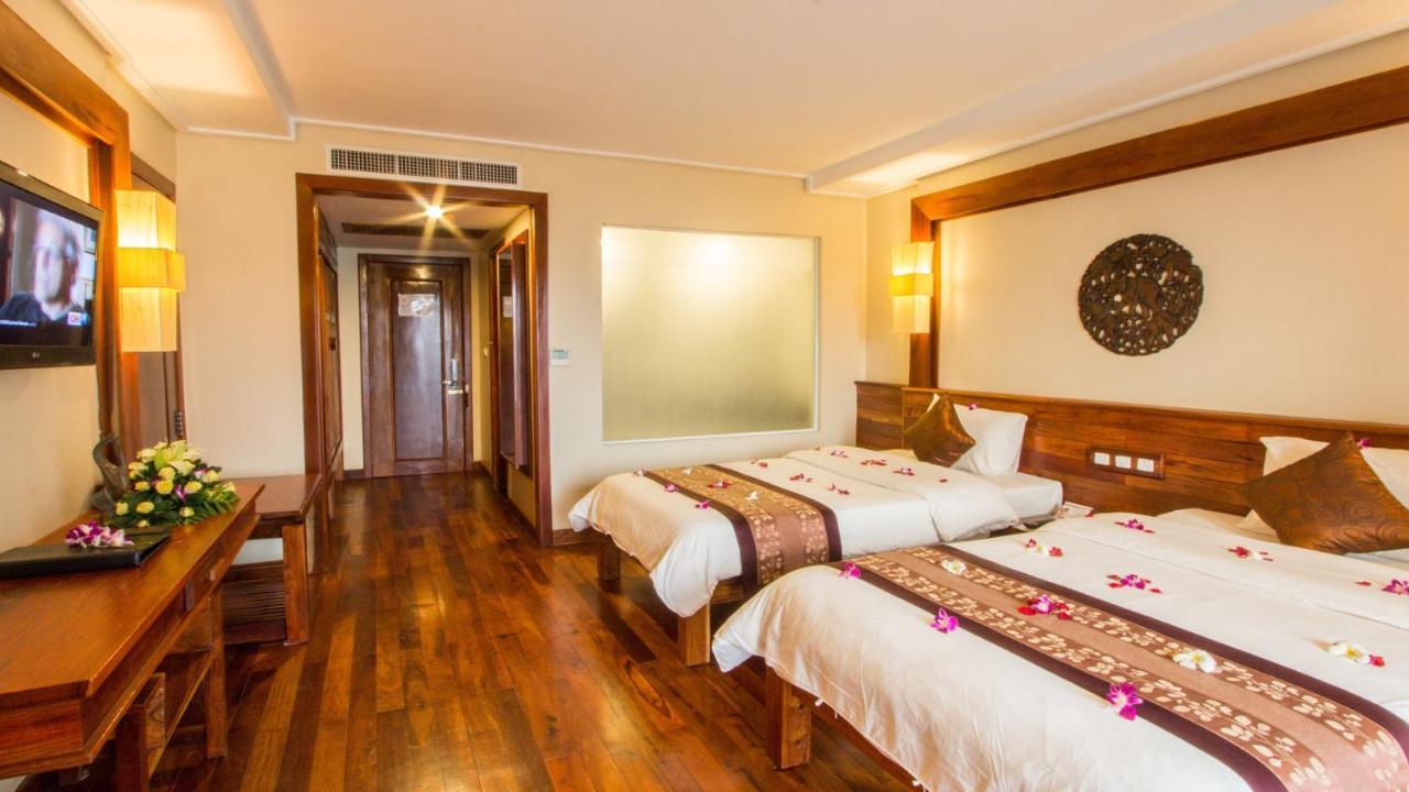 Royal Empire Premium Hotel Ciudad de Siem Riep Exterior foto